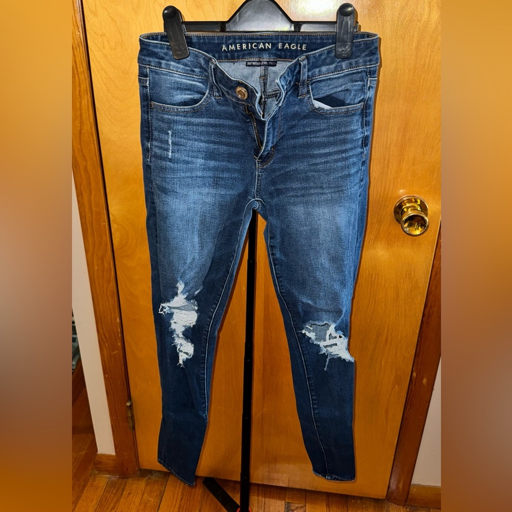 American Eagle Outfitters Women’s Medium Blue Ripped Skinny Jeans
